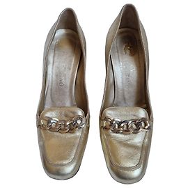 Valentino Garavani Saltos em couro dourado detalhe corrente Dourado