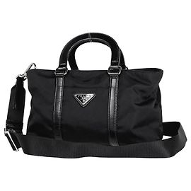 Borsa a mano Prada in nylon e pelle nera Nero