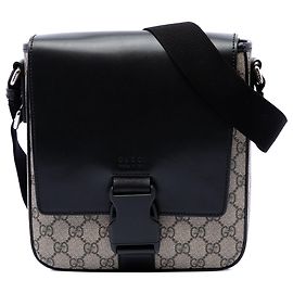 Bolsa Messenger com aba Gucci Beige GG Supreme Bege