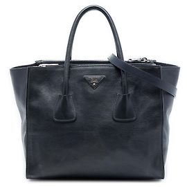 Bolsa Prada em couro de bezerro glace preto com alça dupla e bolso duplo Preto