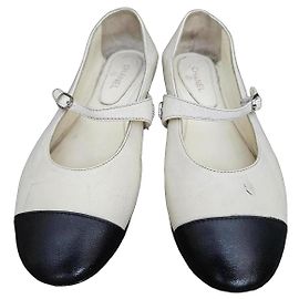 Chanel Sapatilhas Mary Jane bicolor Preto Branco