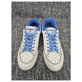 Baskets Chanel en cuir blanc logo CC Blanc Bleu