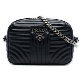 Bolsa Camera Diagramme Prada em couro de bezerro macio preto Preto