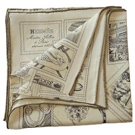 Hermès Lenço de seda "Le Philateliste Du Fouborg" Bege Outro