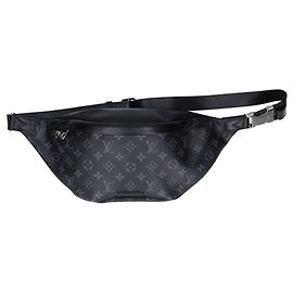 Bolsa Discovery Sling PM Monogram Eclipse Louis Vuitton Monograma