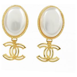Boucles d'oreilles clips Chanel Or et Blanc Blanc Doré