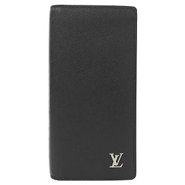 Louis Vuitton Taiga Portefeuille Brazza Wallet Black