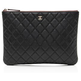 Pouch classica Chanel in pelle Caviar con zip Nero