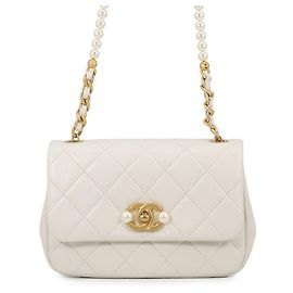 Bolsa de Ombro Chanel Matelassé com Corrente Branco