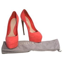 ALEXANDER MCQUEEN Coral Red Suede Resin Stiletto Heel Platform Pumps EU 37 Red
