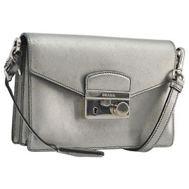 Bolsa de Ombro PRADA couro Saffiano Silver Auth bs36601 Prata