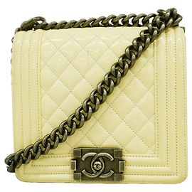 Bolsa de Ombro Chanel Boy Chain em Couro Envernizado Branco Branco