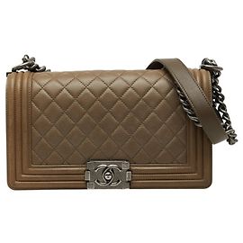 Bolsa de Ombro Chanel Coco Mark Matelassé Boy 25 Medium com Corrente Verde Caqui