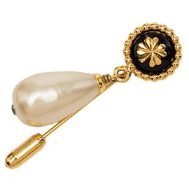 Broche pin Chanel motif trèfle Noir Doré