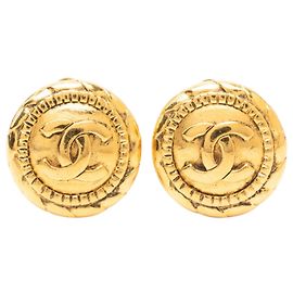 Orecchini a clip rotondi Chanel CC placcati oro D'oro