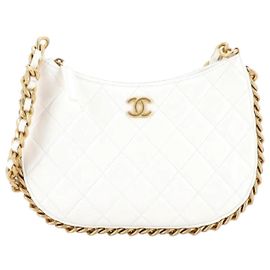 Chanel CC Chain Around Hobo-Bag aus gestepptem Lambskin Weiß