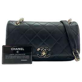 Bolsa de ombro Chanel Matelassé 23 em preto Preto