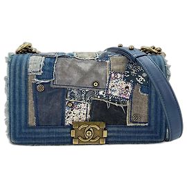 Borsa a tracolla Chanel Boy Medium in blu Blu