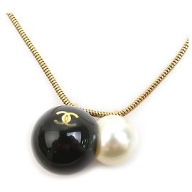 Colar Chanel Coco Mark Preto Branco Dourado