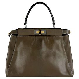 Bolsa de Ombro Fendi Peekaboo Regular em Couro Caqui