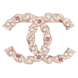 Broche Chanel Double CC Dourado com Cristais e Pérolas Dourado