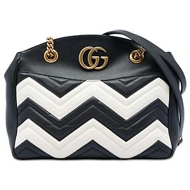Borsa a tracolla in pelle matelassé GG Marmont Medium nera Gucci con catena Nero