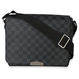 Louis Vuitton Damier Graphite Canvas District PM Preto