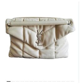 Saint Laurent Bolsa Puffer em couro acolchoado Bege