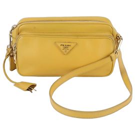 Bolsa de ombro em couro Saffiano com logótipo triangular Prada Amarelo