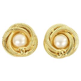 Boucles d'oreilles clips Chanel Or et Blanc Blanc Doré