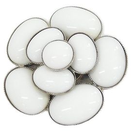 Chanel Weiße Brosche Weiß