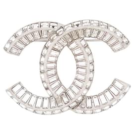 NUOVA SPILLA CHANEL LOGO CC STRASS 2023 IN METALLO ARGENTO SILVER Argento