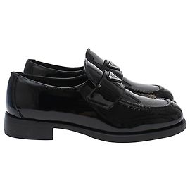 Mocassins Prada avec logo triangle en cuir verni noir Noir