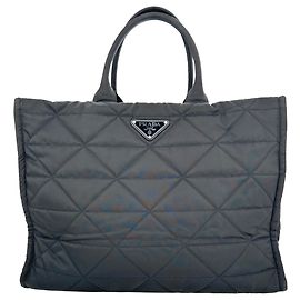 Saco Tote acolchoado Prada Re-Nylon em poliamida preta Preto