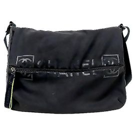 Chanel Borsa a tracolla sport in nylon nero Nero