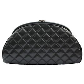 Chanel Clutch em pele de cordeiro acolchoada preta Preto