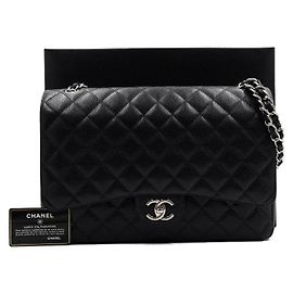 Chanel Bolsa de ombro com aba e corrente prateada Preto