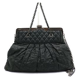 Chanel Bolsa de ombro em couro de bezerro acolchoado Verde com ferragens prateadas vintage Verde