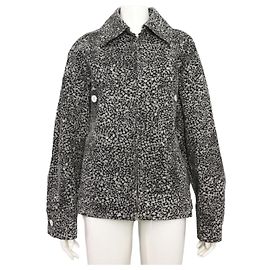 Chanel Chaqueta vaquera oversized para mujer Camelia CC Logo Castaño