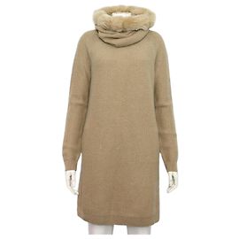 Loro Piana Conjunto de T-shirt de malha em cashmere para mulher e cachecol de chinchila, bege Marrom