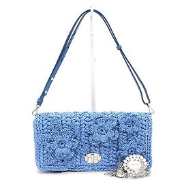 Miu Miu Bolsa de ombro de ráfia azul com flor de cristal e corrente prateada Azul