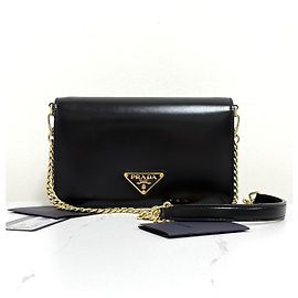 Prada Borsa a tracolla in pelle con catena Nera Nero