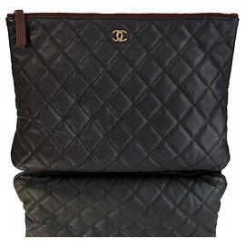 Chanel Caviar Classic New Medium Clutch Nero