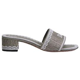 Dior Mule de tacón Dentelle Trianon Gray Oblique en algodón bordado Encaje blanco Castaño