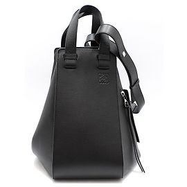 Loewe Bolsa de ombro Hammock Medium em couro de bezerro preto, tom prateado Preto