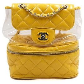 Chanel Gesteppter Damenrucksack aus PVC mit Klappe Gelb