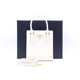Prada Sac Tote en cuir Saffiano avec logo doré Blanc