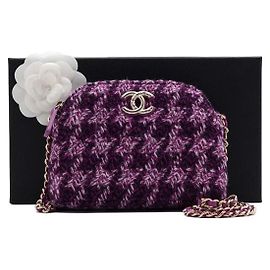 Chanel Mini bolsa de ombro meia-lua em tweed roxo com corrente dourada Roxo
