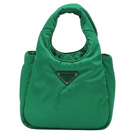 Prada Mini bolsa de nylon acolchoado macio, não utilizada Verde