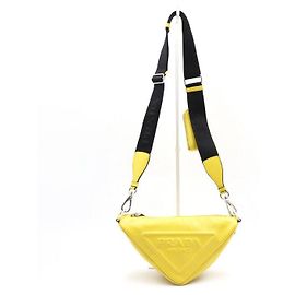 Prada Bolsa de ombro e transversal em couro amarelo com logótipo triangular Amarelo